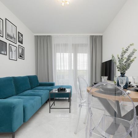 Apartment With Balcony & Parking In Warsaw By Noclegi Renters Экстерьер фото