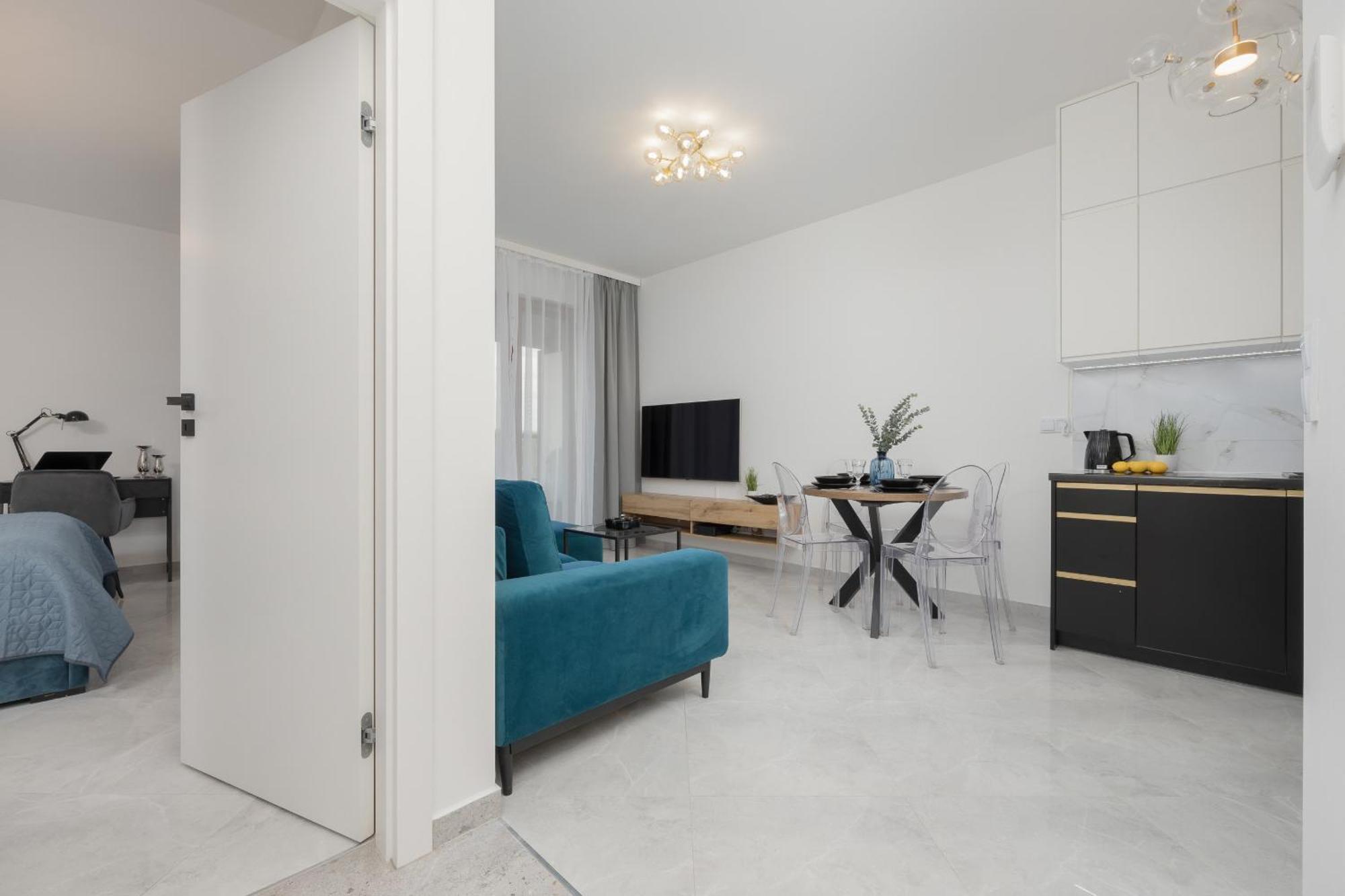 Apartment With Balcony & Parking In Warsaw By Noclegi Renters Экстерьер фото