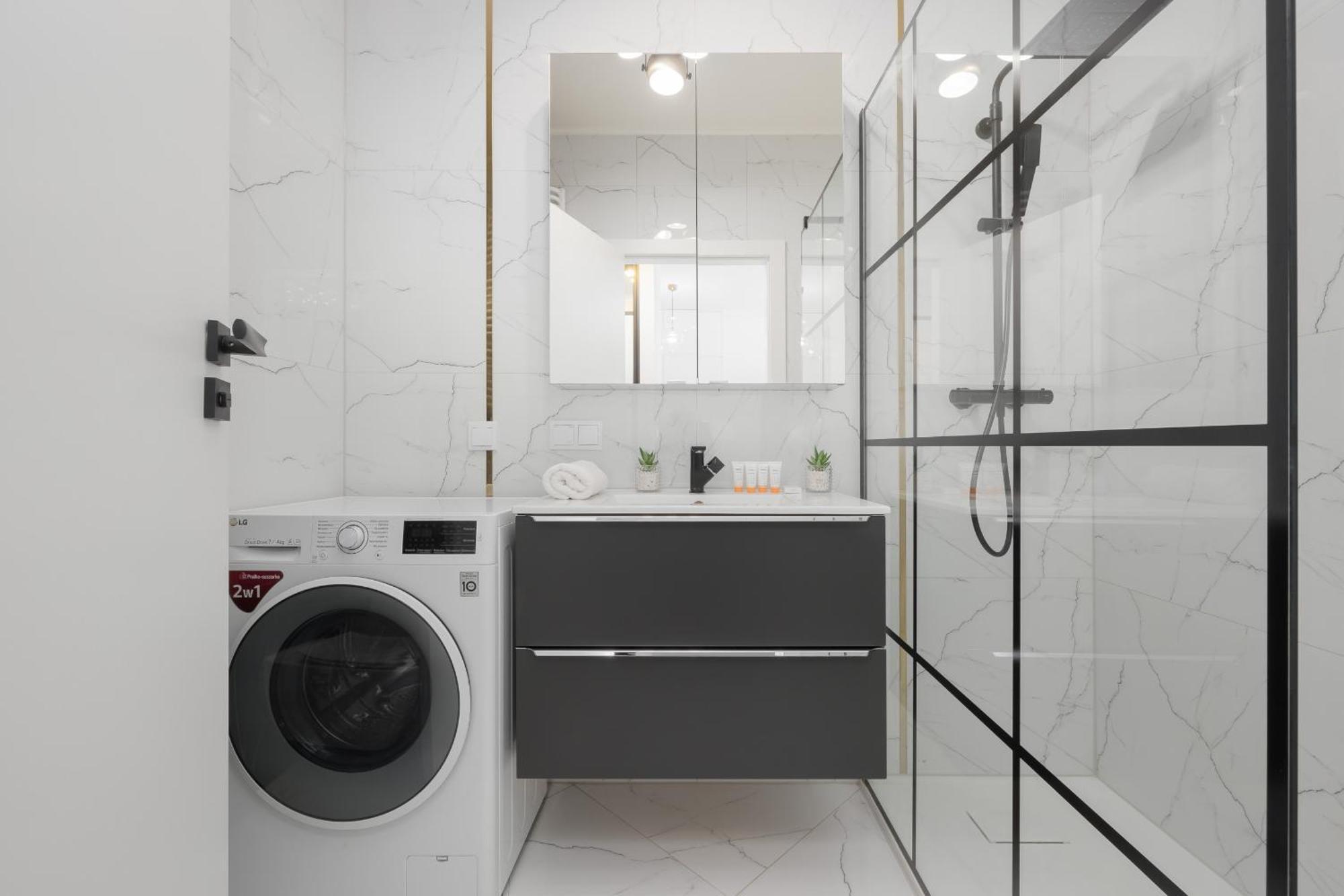 Apartment With Balcony & Parking In Warsaw By Noclegi Renters Экстерьер фото